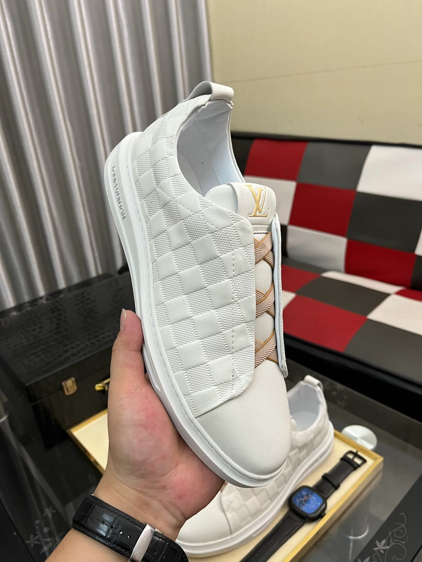 Men's shoes💰: 438⌚️⌚️"Loui* Vuitto*" LV's new Gaobang sports and casual shoes, imported first-layer cowhide ➕ imported sheepskin lining, high-end and comfortable, original outsole is light and wear-resistant! Purely handmade, details determine quality! Size 38-444️⃣Colors available